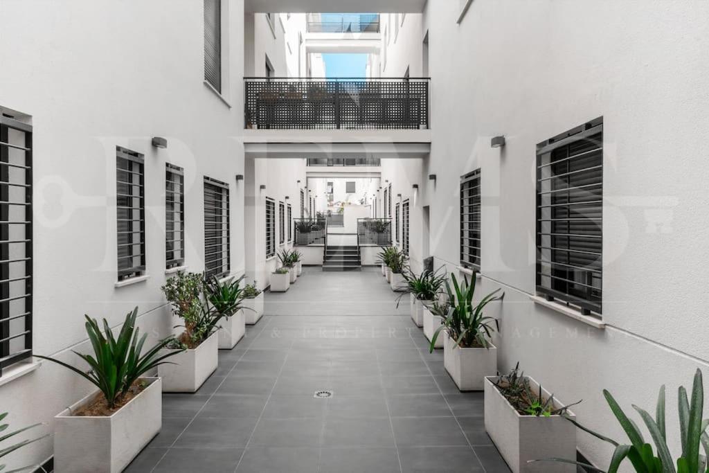 Cozy Apartment With Parking In The Center By Rems Málaga Buitenkant foto