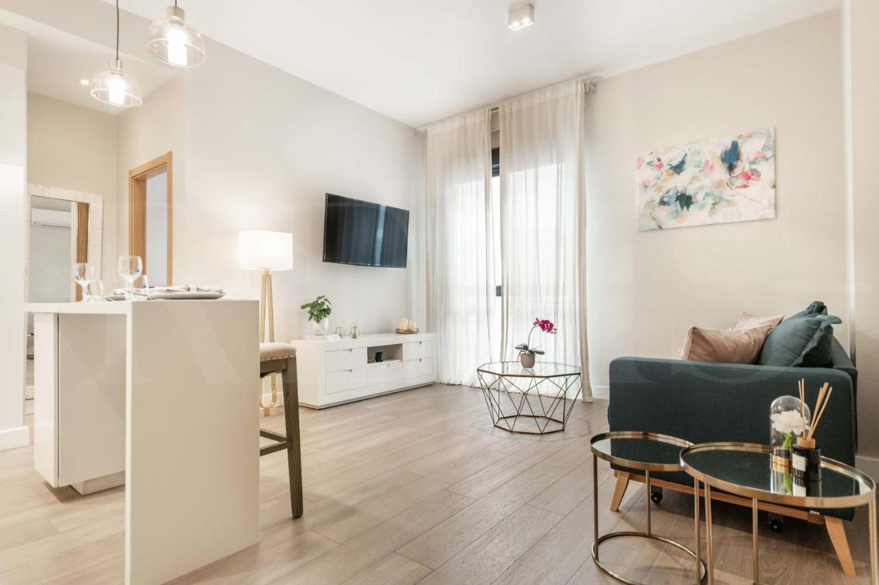 Cozy Apartment With Parking In The Center By Rems Málaga Buitenkant foto