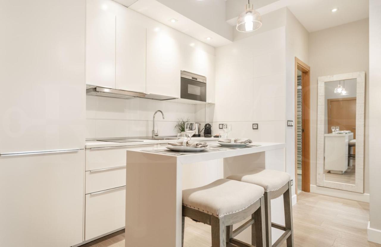 Cozy Apartment With Parking In The Center By Rems Málaga Buitenkant foto