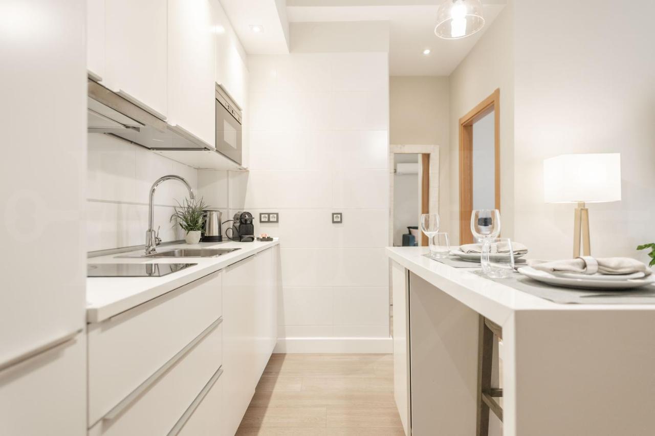 Cozy Apartment With Parking In The Center By Rems Málaga Buitenkant foto