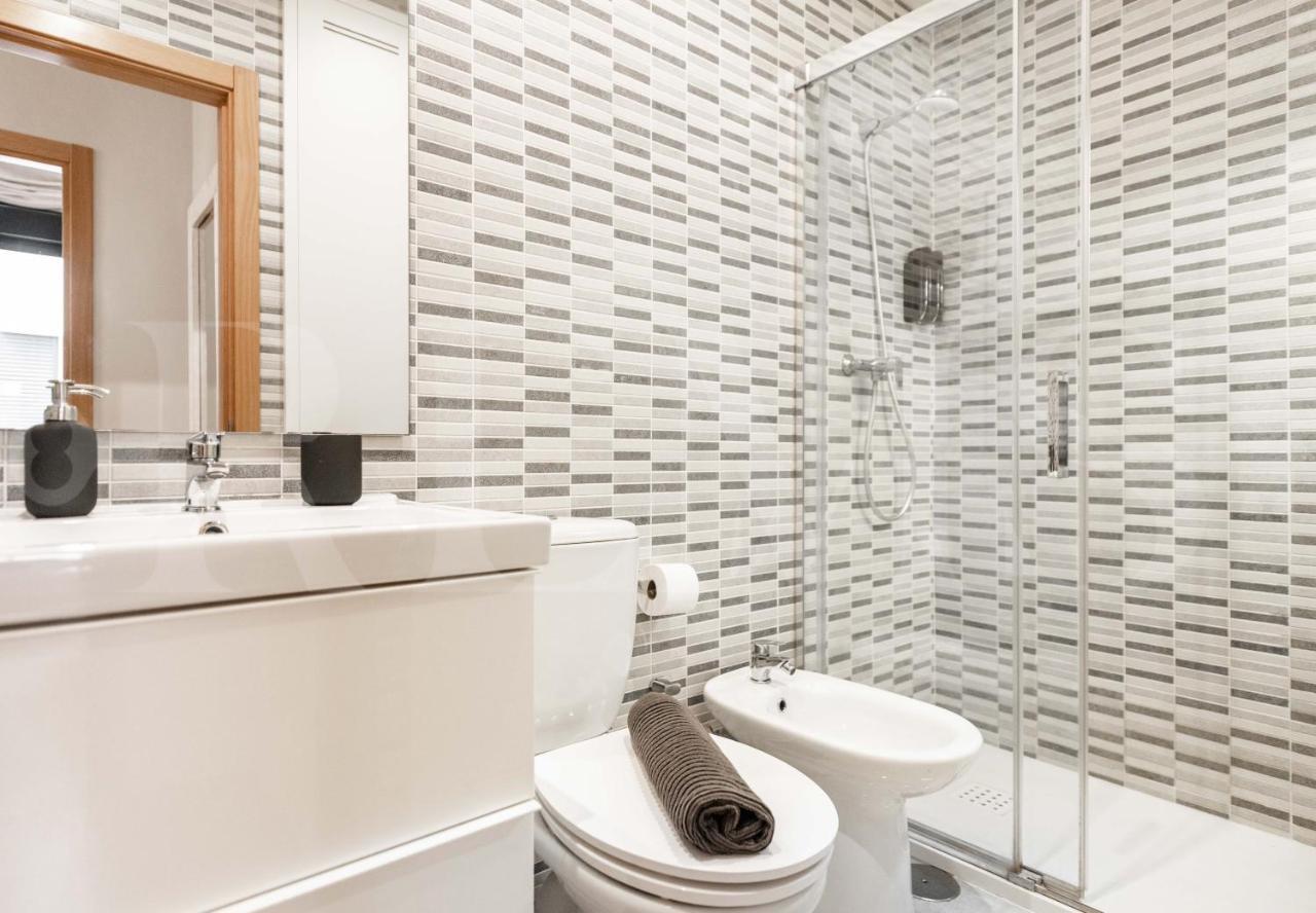 Cozy Apartment With Parking In The Center By Rems Málaga Buitenkant foto