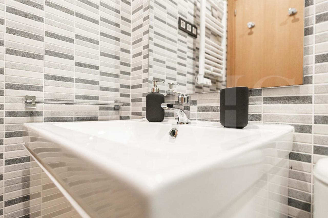 Cozy Apartment With Parking In The Center By Rems Málaga Buitenkant foto