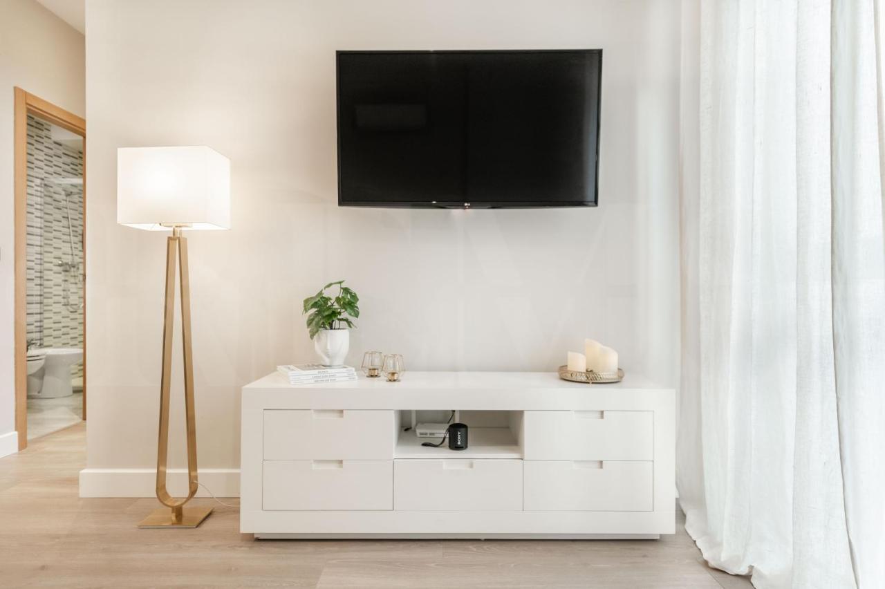 Cozy Apartment With Parking In The Center By Rems Málaga Buitenkant foto